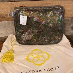 KENDRA SCOTT dark iridescent medium wristlet NWT!